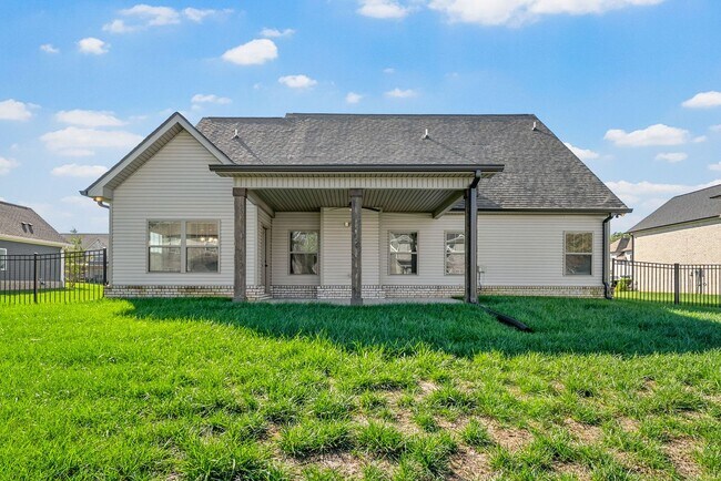 Building Photo - Pet Friendly Four Bedroom with Bonus!