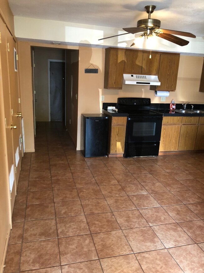 Kitchen - 1549 Whitehall Blvd