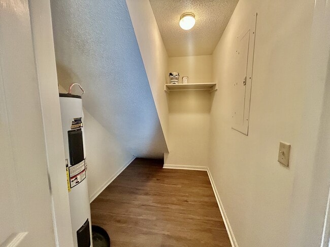 Building Photo - 802 N Taylor Ct