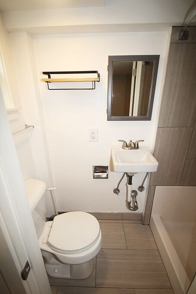 Building Photo - 7326 Triplex