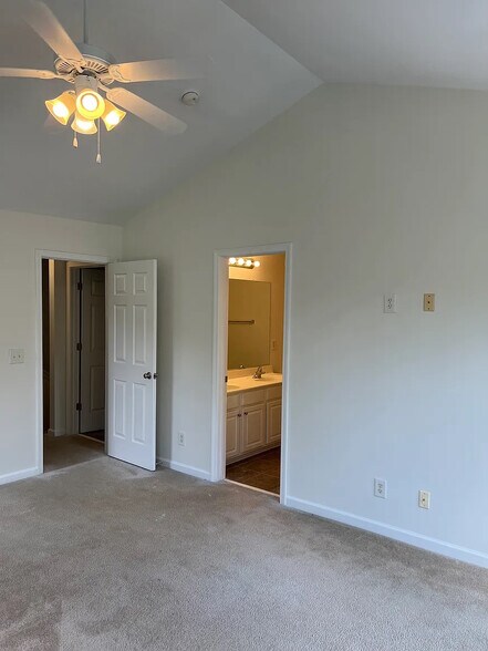 Building Photo - Room in Townhome on Dunlevy Way