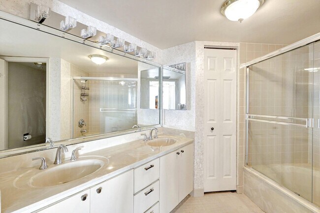 Building Photo - 9500 S Ocean Dr