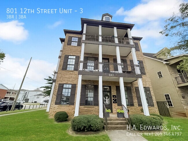 Building Photo - 801 12th St