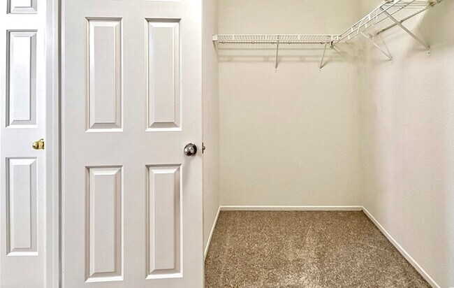 Building Photo - Beautiful 3 Bedroom Mapleton Home on a Residential Cul-De-Sac Street!