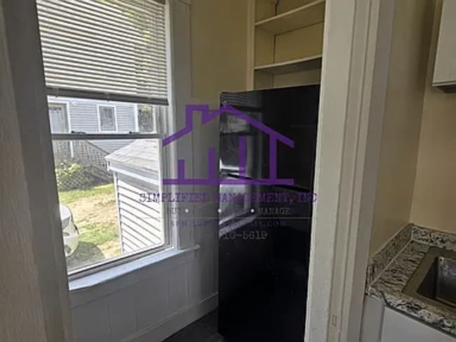 Building Photo - 5-Bedroom, 1-bathroom Unit available in Do...