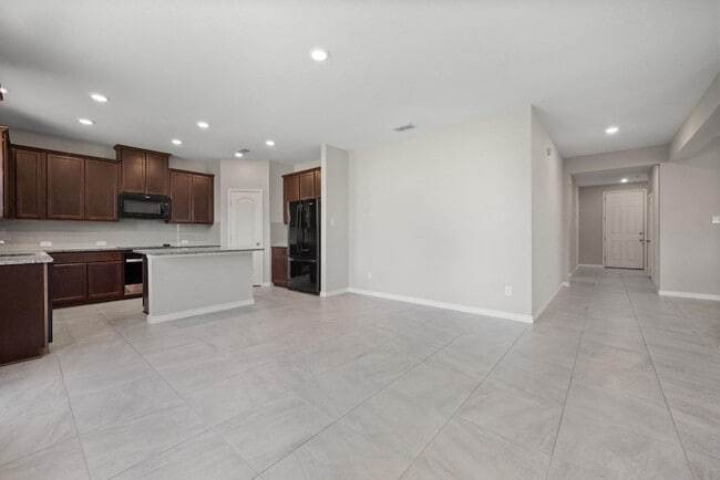 Building Photo - 3409 Keechi Creek Dr