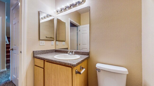 Building Photo - ** 2 weeks free rent. Excluding recurring fees** 2 BDR / 2.5 BATH SPACIOUS HOME