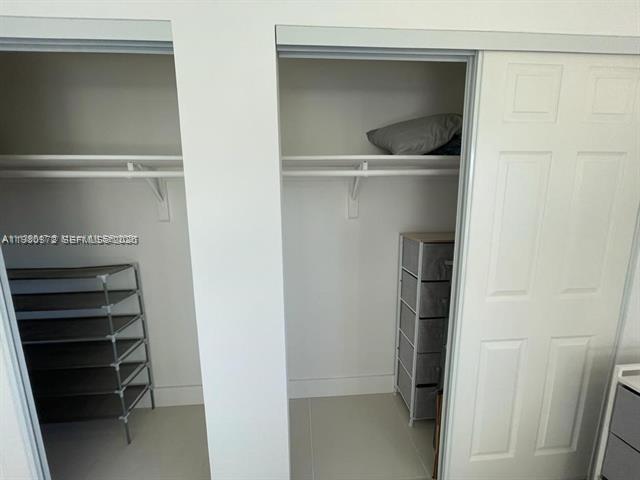 Building Photo - 1400 NE 54th St