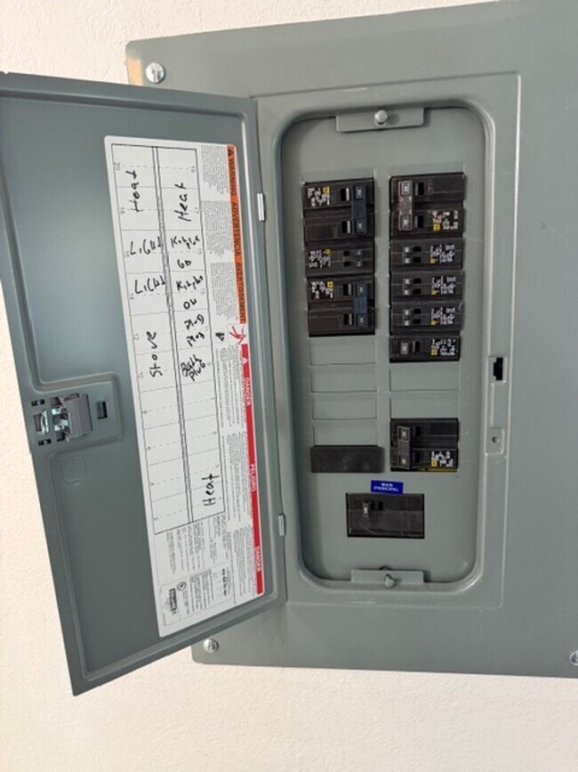 Building Photo - 680 Chorro St