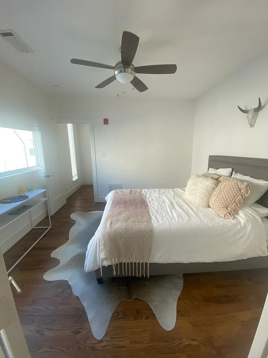 Building Photo - 5705 Bryan Pky