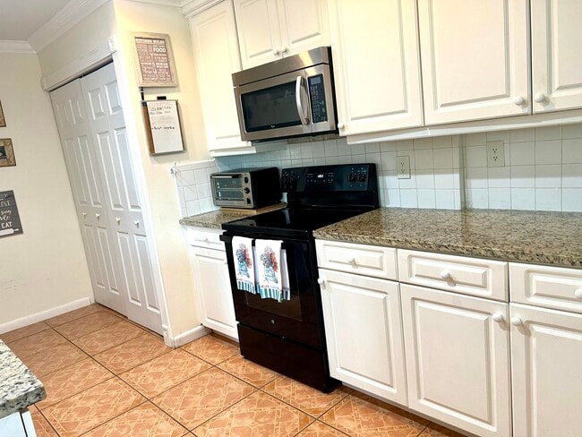Building Photo - 14385 Campanelli Dr