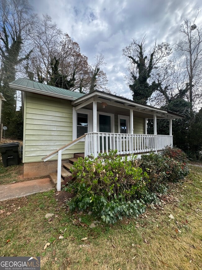 Building Photo - 105 Mechanic St SE