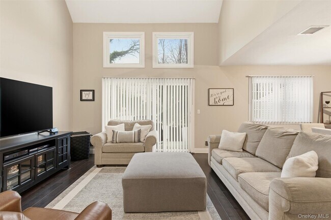 Building Photo - 11 Indian Trce