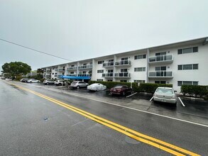 Building Photo - Comfortable 1-bedroom, 1-bath home located...