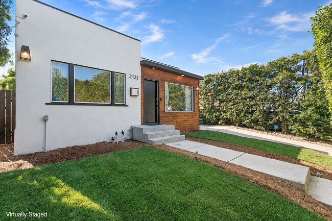 Building Photo - Modern Gated Retreat on a Private Lot.