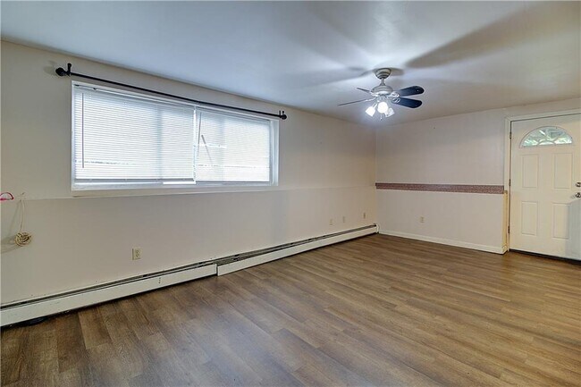 Building Photo - 499 Farmington Ave