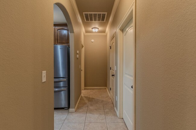 Building Photo - 4 BR Farmington Home!