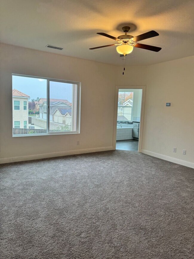 Building Photo - Single Family Home