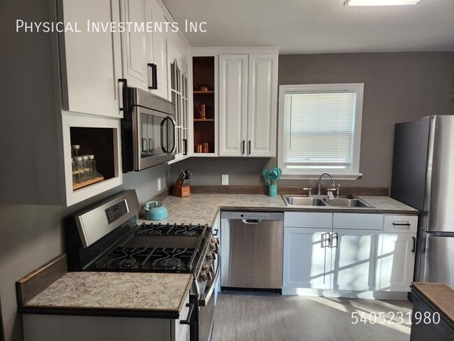 Building Photo - 412 Hanover Ave NW