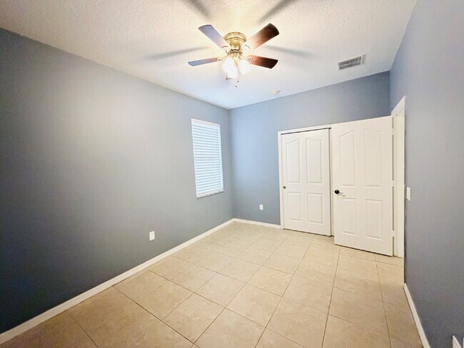 Building Photo - Spacious 3-Bedroom Home with 2 Full Baths in Charming Mulberry Home with Outdoor Kitchen!