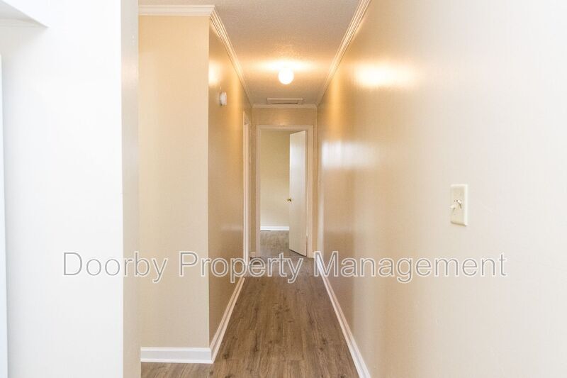 Building Photo - 807 Henderson Ave