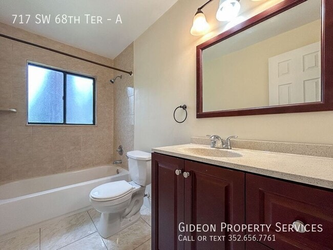 Building Photo - 717 SW 68th Ter