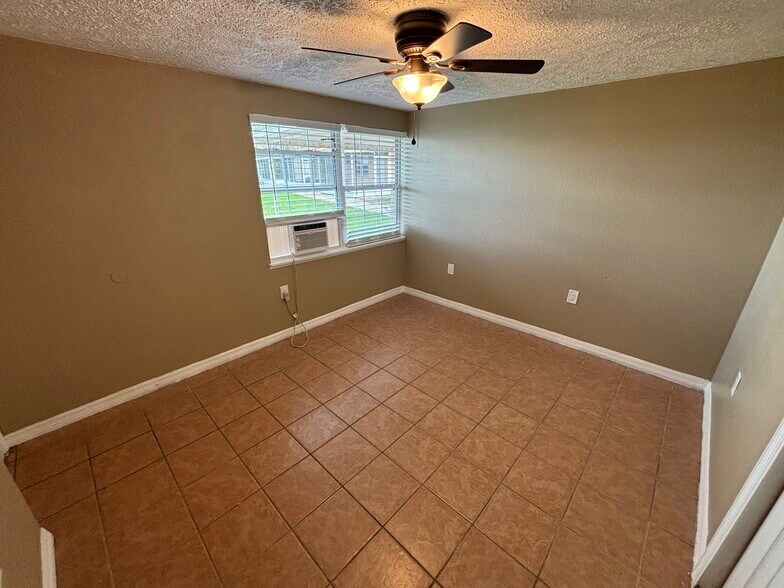 Building Photo - 1207 W Pierce St