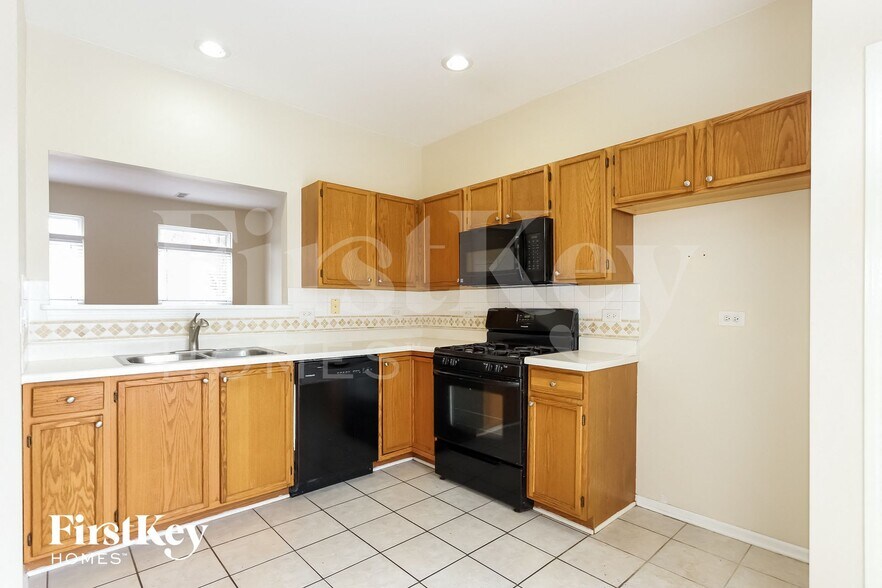 Building Photo - 7215 Bradley Dr