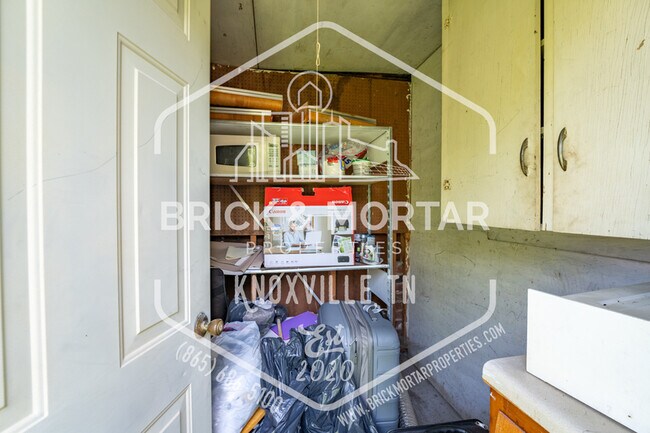 Building Photo - 2407 Holbrook Dr