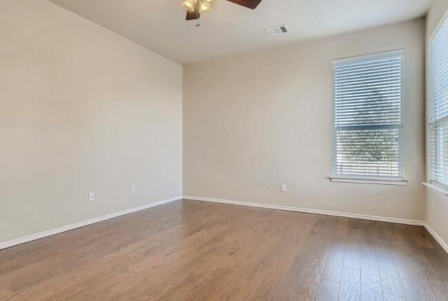 Building Photo - 301 Comal Run