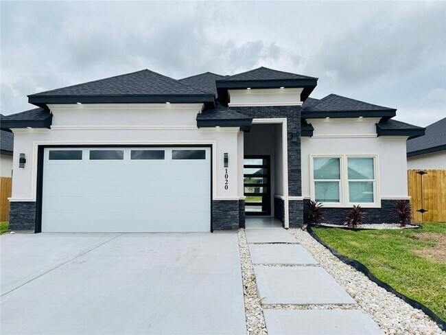 Primary Photo - 1020 W Solaris Ln