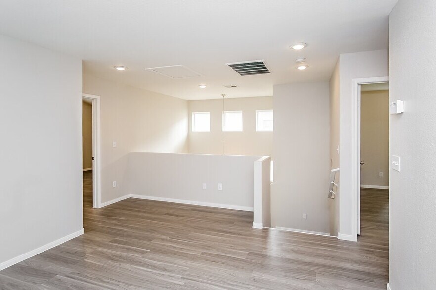 Building Photo - 6510 Abbey Door Ct