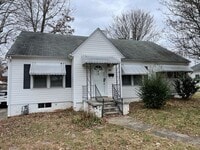 Building Photo - 3 BED, 1 BATH HOME, $1,300 MONTH, $1,300 DEPOSIT!!