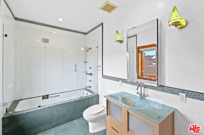 Building Photo - 9033 Cresta Dr