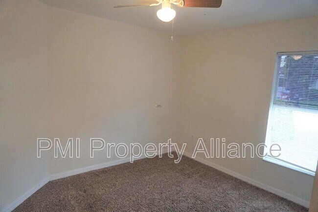 Building Photo - 1153 Elderberry Dr