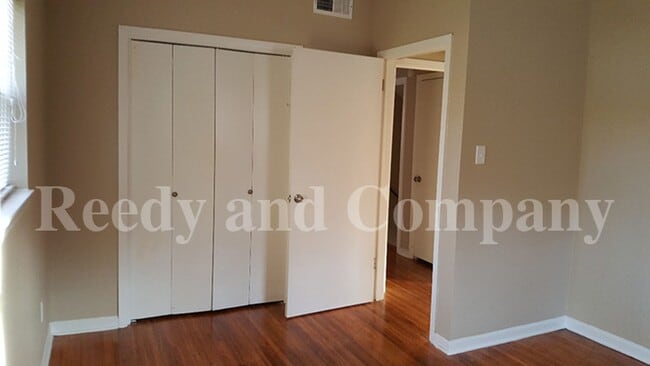 Building Photo - 5194 Colewood Ave