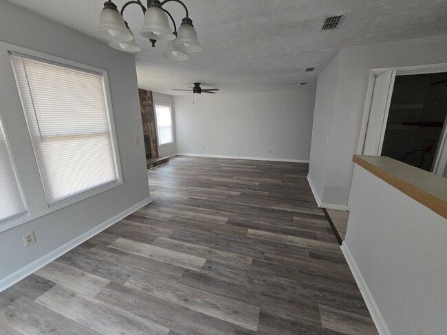 Building Photo - 1006 Wood Creek Dr