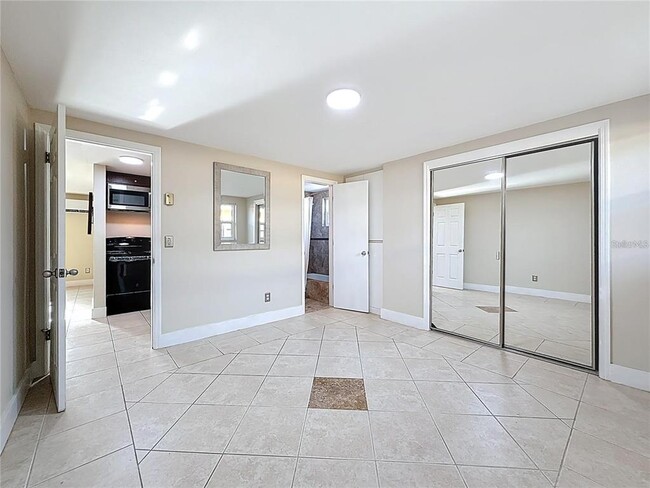 Building Photo - 2600 N Paula Dr