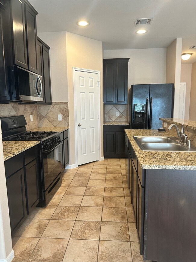 Building Photo - 6042 Wesley Manor Ct