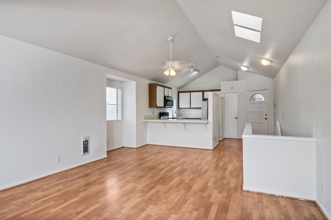 Building Photo - Cute 2 Bedroom Condo Steps Away from Endle...