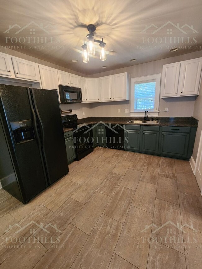 Building Photo - 709 E Calhoun St