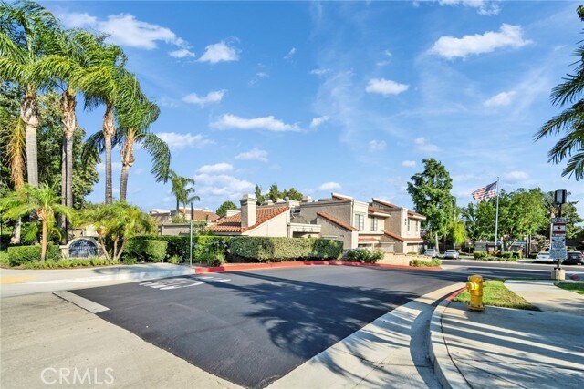 Building Photo - 9764 Huntington Dr