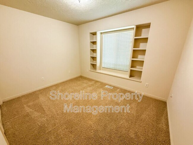 Building Photo - 2328 E Satterfield St