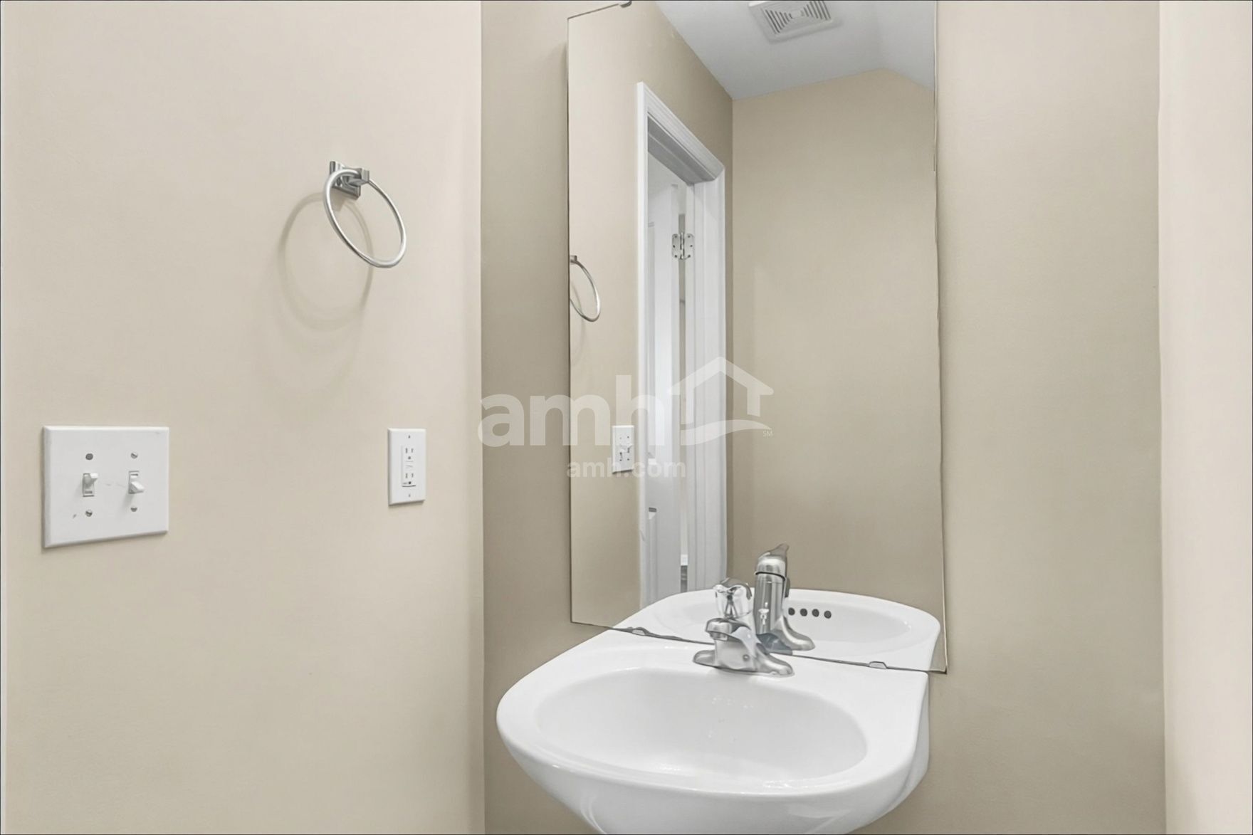 Building Photo - 578 English Oak Cir