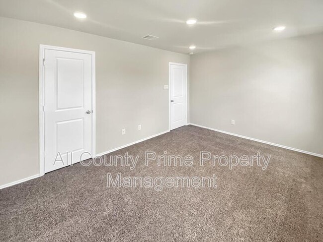 Building Photo - 807 Commanche Rd