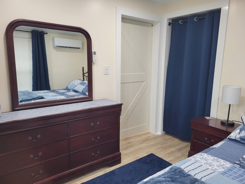 Building Photo - 381 Floatella Rd