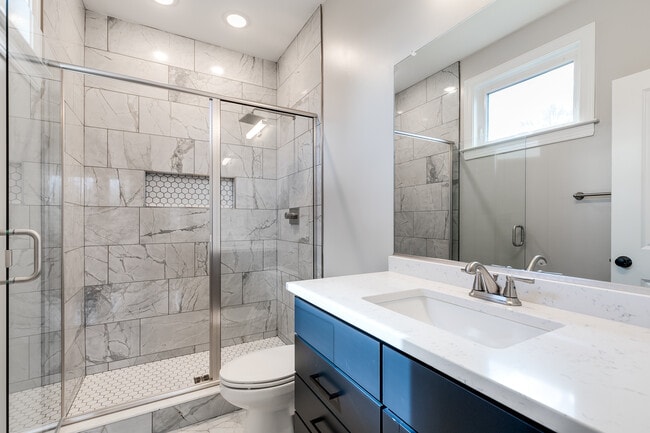 Building Photo - 313 W 26th St