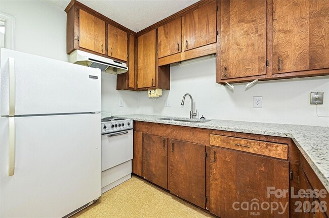 Building Photo - 220 McDade Rd