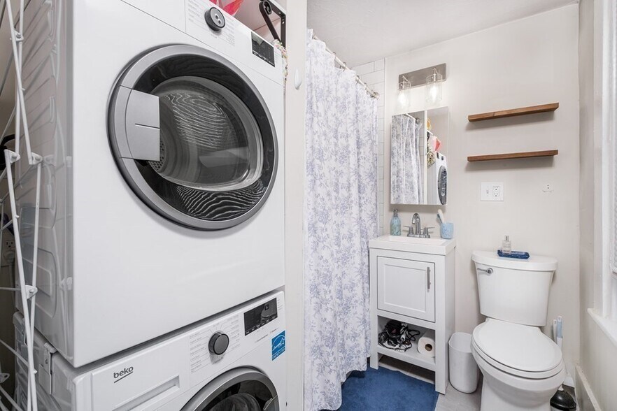 Building Photo - 84 Emerson St