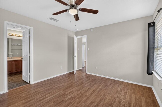 Building Photo - 313 Wimberley St